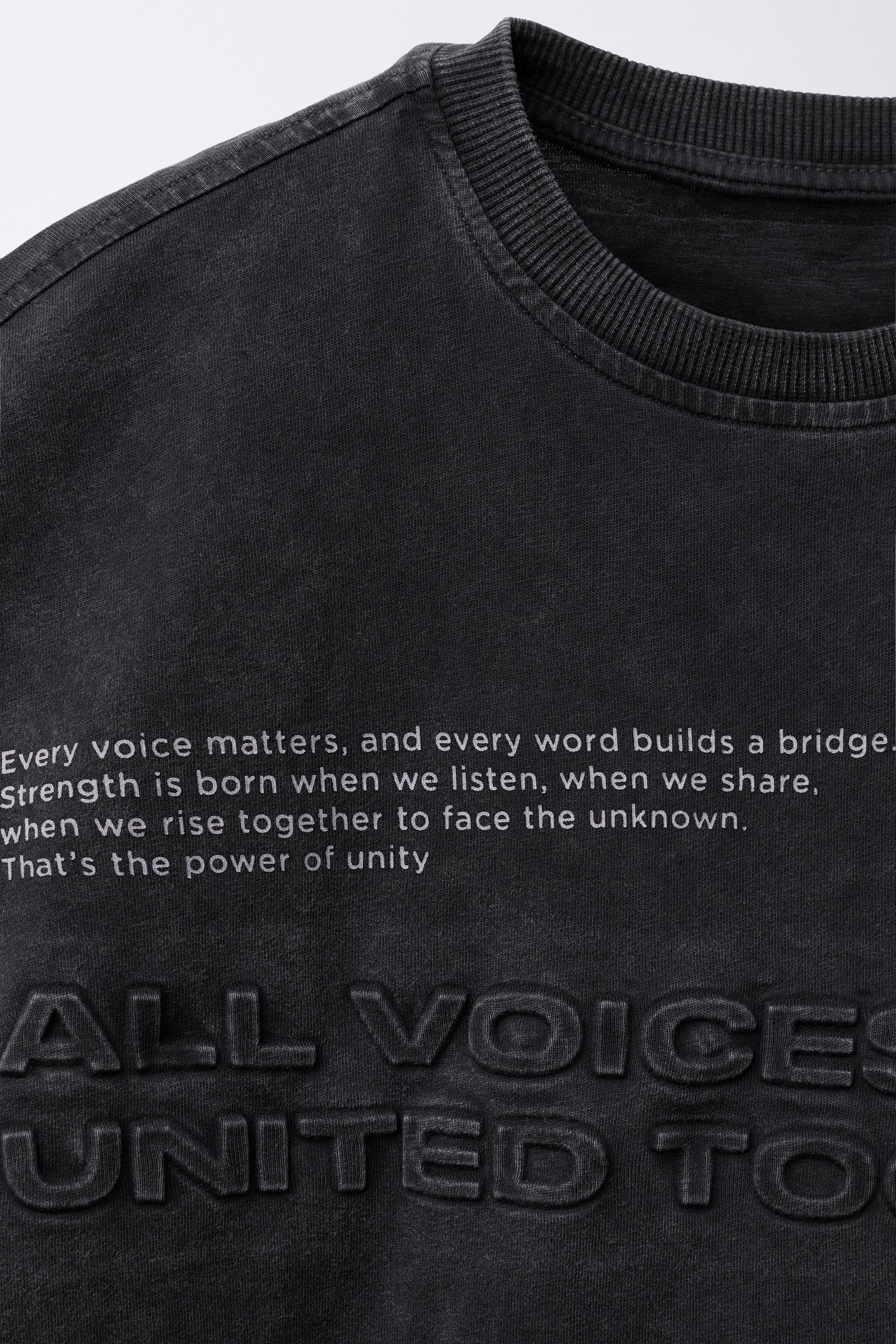 EMBOSSED TEXT T-SHIRT